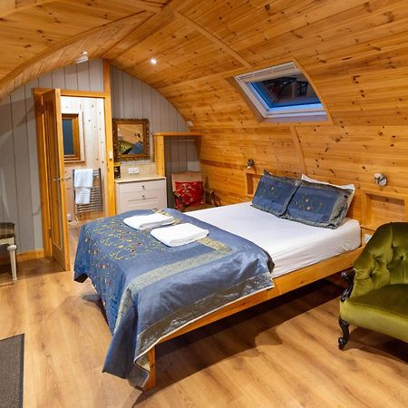 Missin' Link Glamping Hotel West Hoathley ภายนอก รูปภาพ