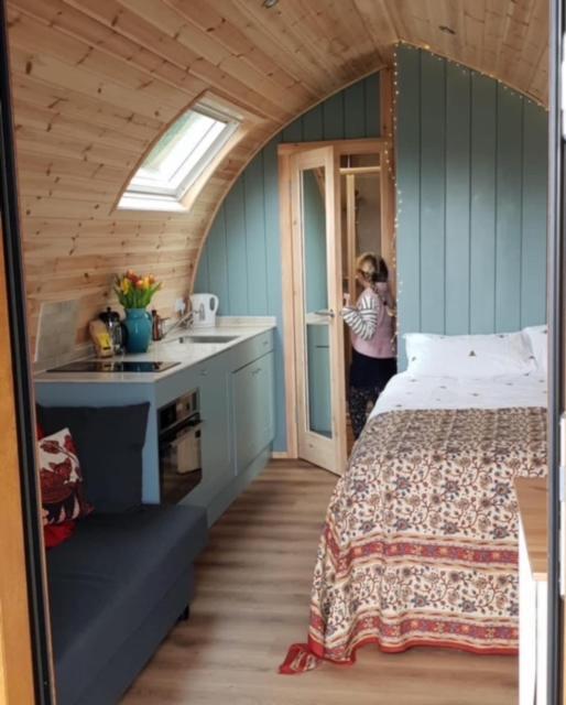 Missin' Link Glamping Hotel West Hoathley ภายนอก รูปภาพ