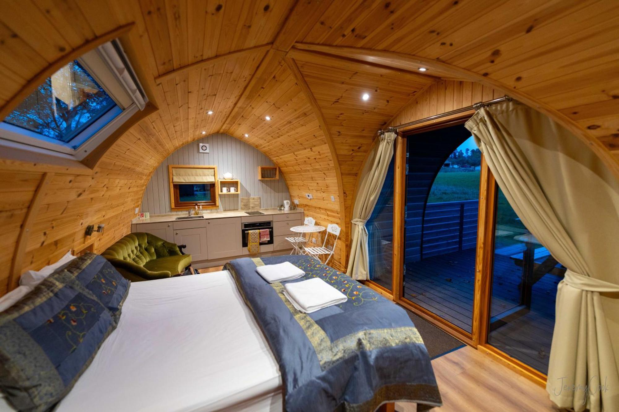 Missin' Link Glamping Hotel West Hoathley ภายนอก รูปภาพ