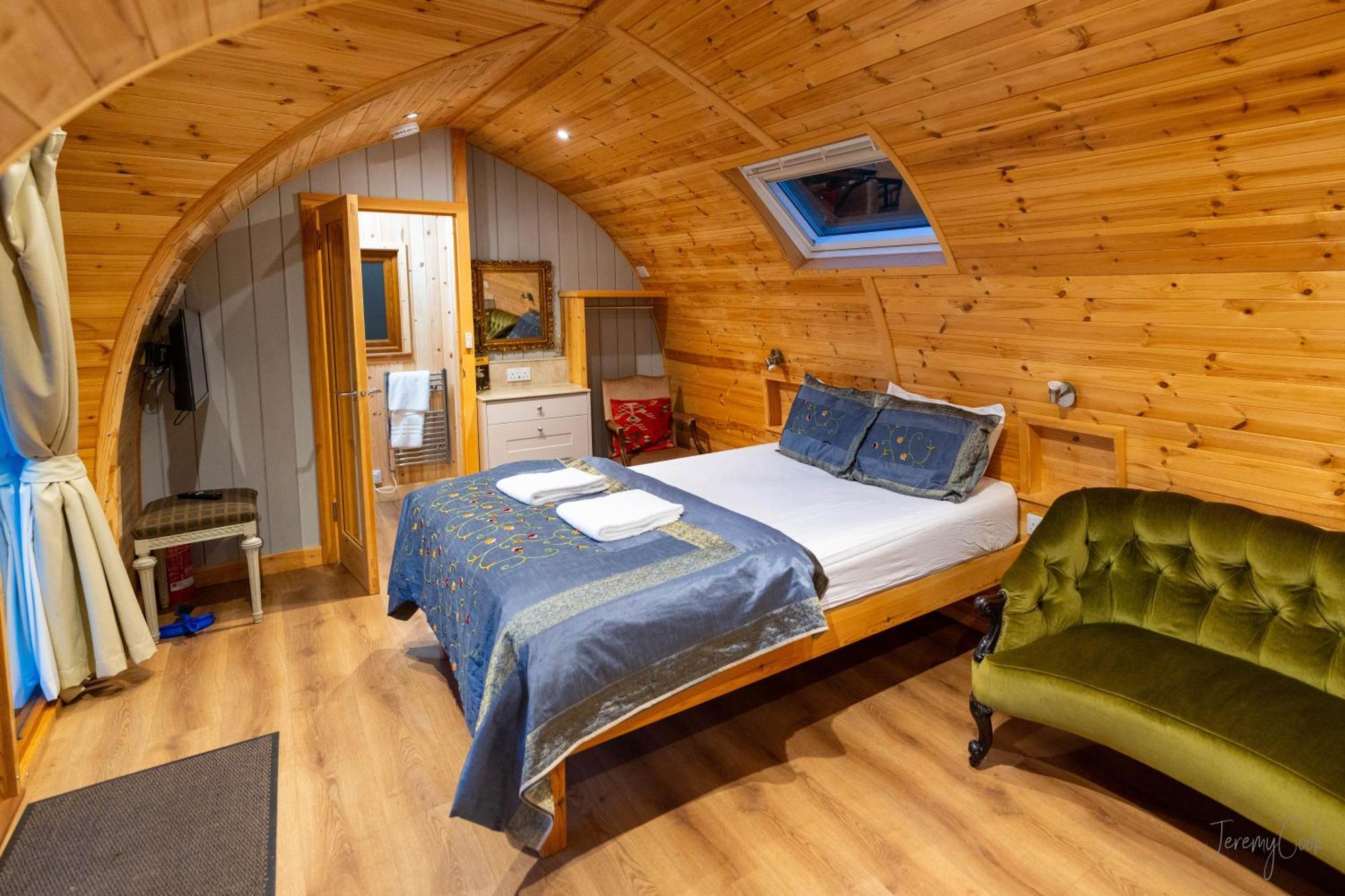 Missin' Link Glamping Hotel West Hoathley ภายนอก รูปภาพ