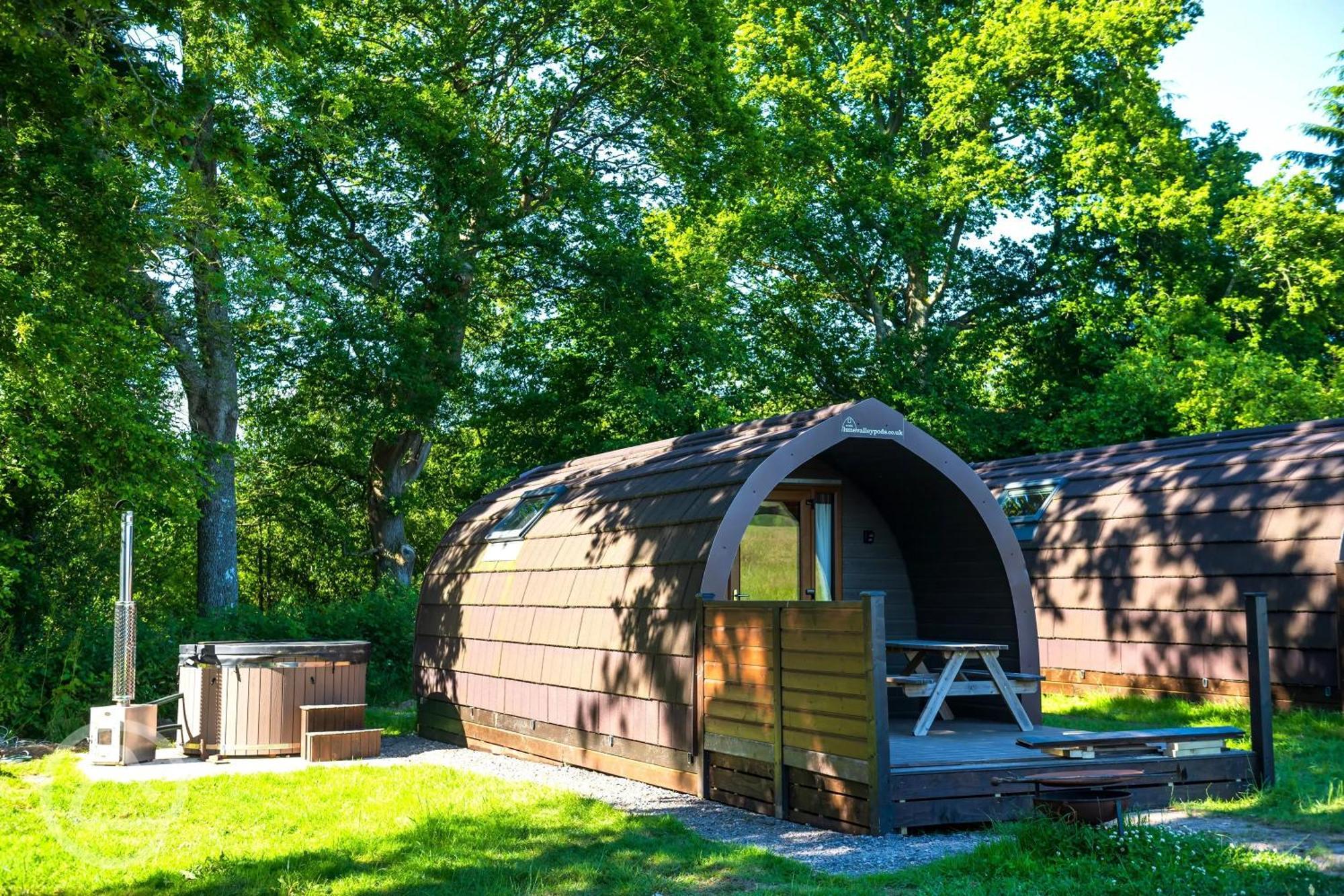 Missin' Link Glamping Hotel West Hoathley ภายนอก รูปภาพ